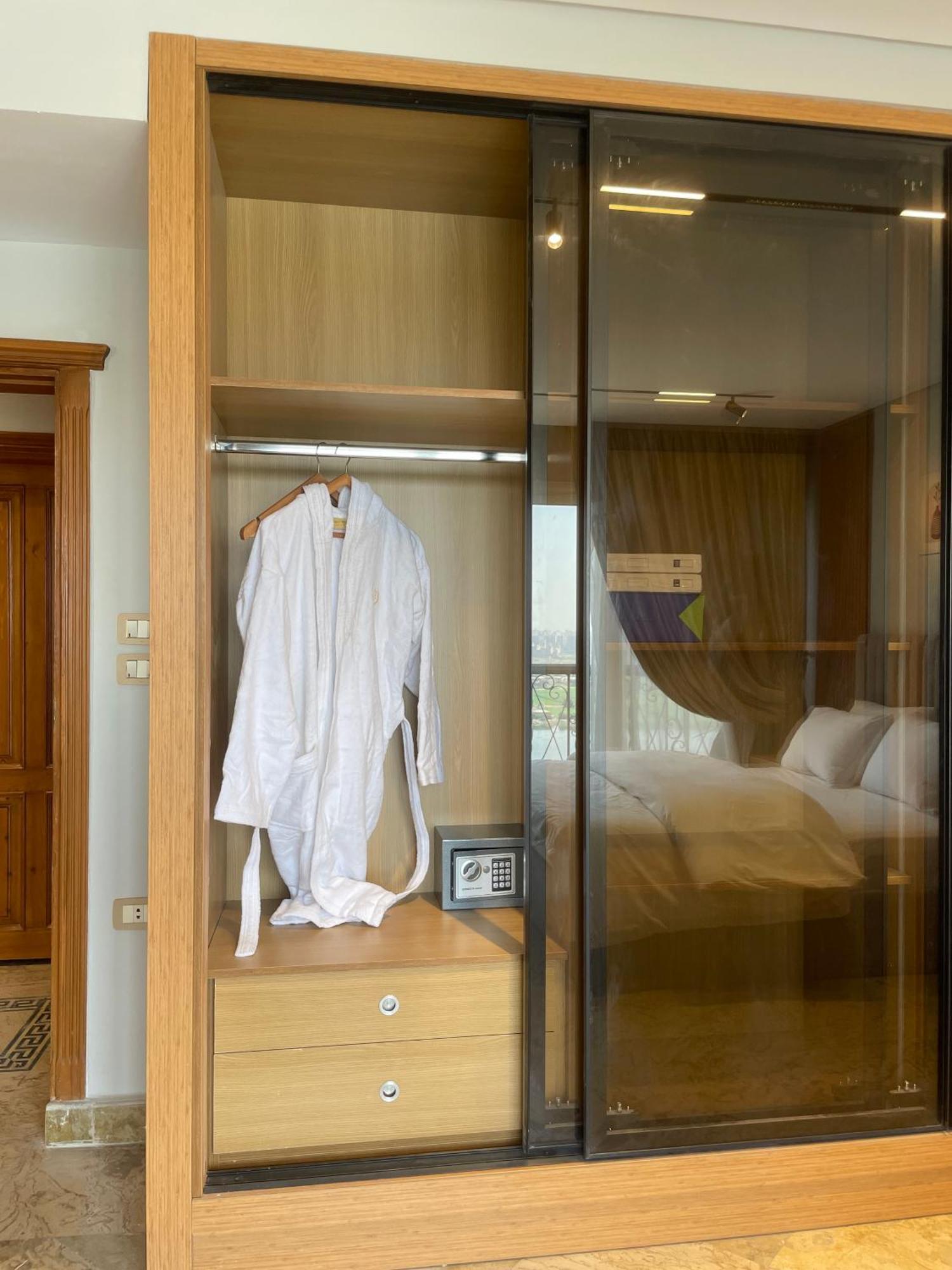 Luxury Nile View In Maadi Appartement *